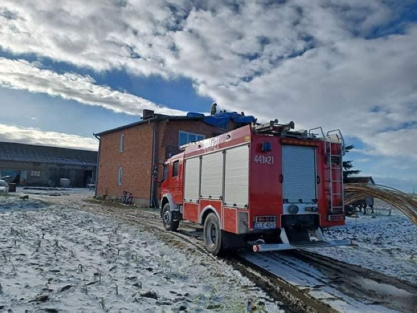 Burza śnieżna w powiecie łęczyckim. Strażacy podsumowali działania ZDJĘCIA