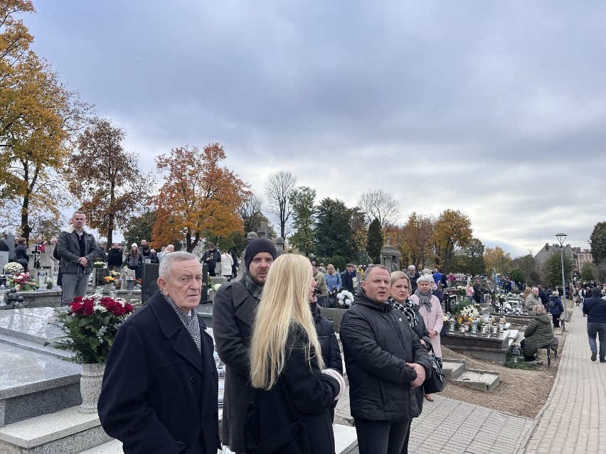 Procesja i msza święta za zmarłych na cmentarzu św. Krzyża w Gnieźnie