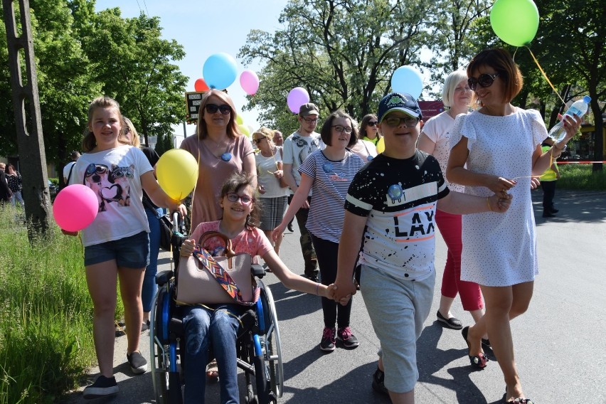 Europejski Dzień Godności Osoby z Niepełnosprawnością Intelektualną w Sieradzu 2018. Przemarsz i petycja (zdjęcia)