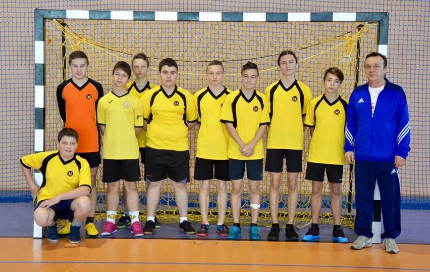 Gminne Mistrzostwa w halowej piłce nożnej młodzieży zakończyły się zwycięstwem ekipy z Kucharek
