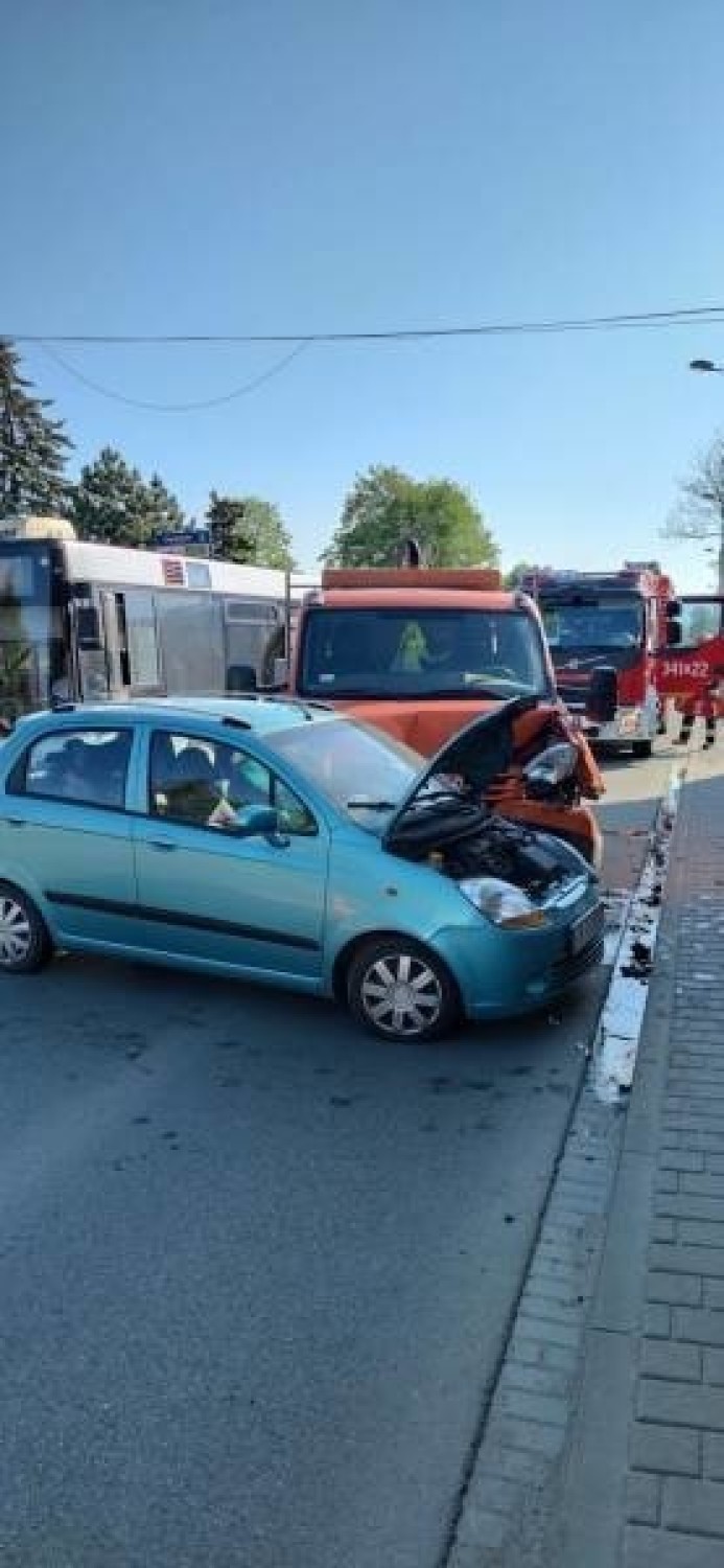 Na ul. Kolejowej zderzyły się dwa auta. Ranna trafiła do szpitala