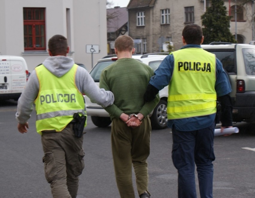 Policjanci z Poznania zatrzymali 17-letniego ministranta,...