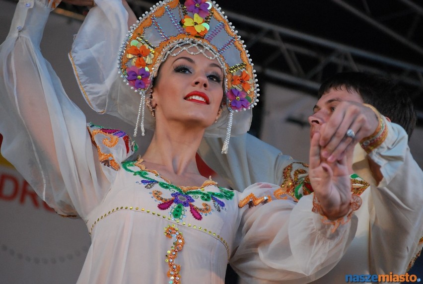 Zespoły folklorystyczne z Brazylii (ARUANDA), Rosji...
