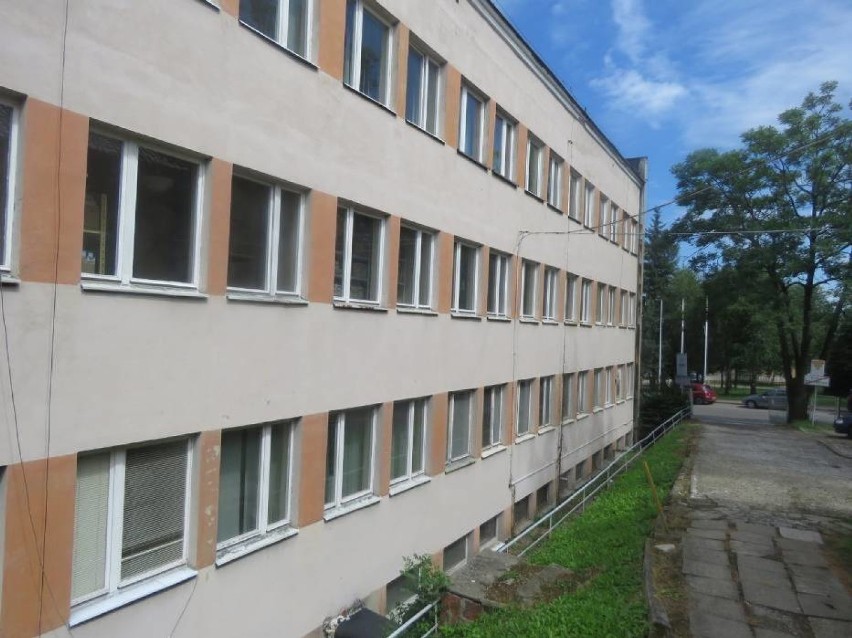 Opuszczone szpitalne pawilony przy ul. Karmelickiej w...