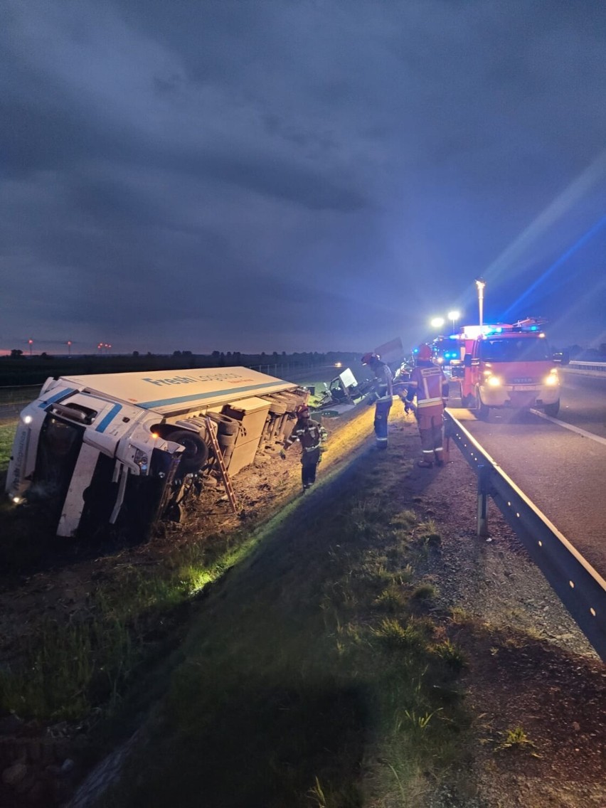 Cieżarówka najechała na samochód dostawczy. Poranne zdarzenie na S7