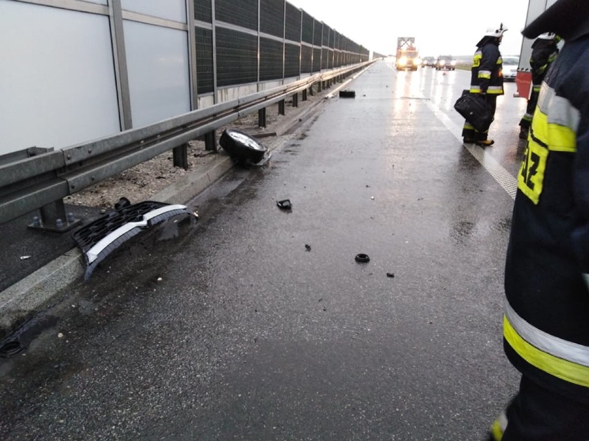 Wypadek na autostradzie A1 pod Włocławkiem. Zderzenie osobówki z samochodem dostawczym [zdjęcia]