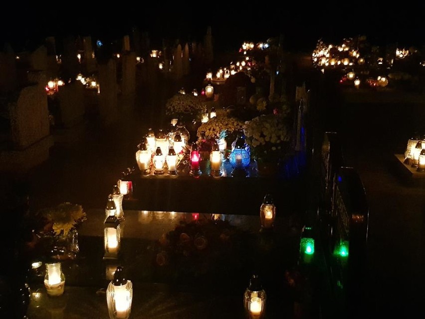 Cmentarze w gminie Oborniki wieczorową porą [ZDJĘCIA]