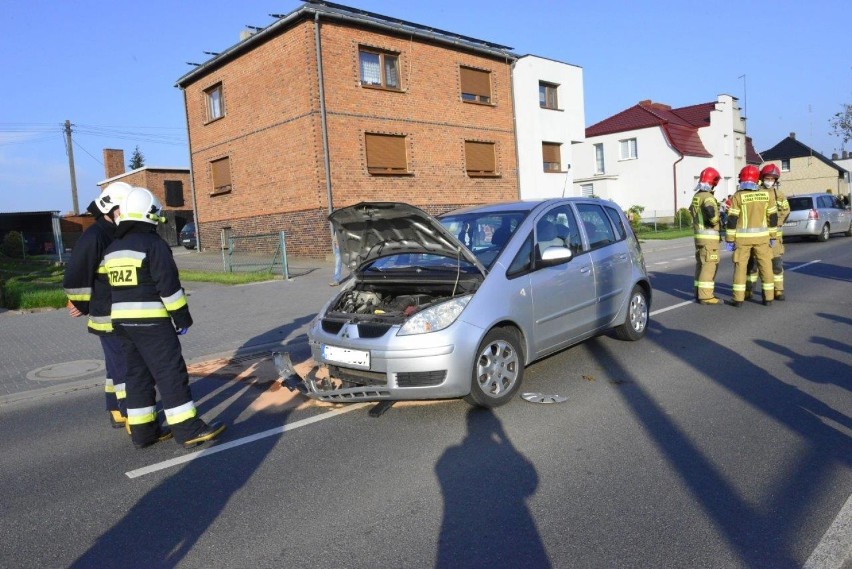 Wypadek w Czaczu na szczęście nie miał poważniejszych konsekwencji, choć na miejsce została wezwana karetka pogotowia [ZDJĘCIA] 