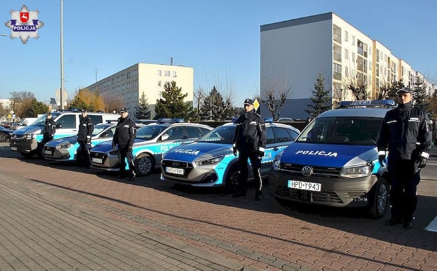 W Łukowie przekazano pięć nowych radiowozów dla policji