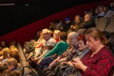 Kino Ona w SDK ze Sławna cieszy się ogromną popularnością. Pełna sala. Zdjęcia