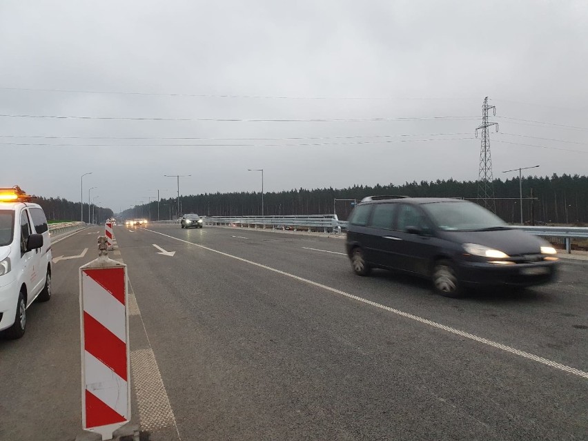 Przejazd nowym wiaduktem na węźle Kijewo. Inaczej jedziemy w stronę Szczecina