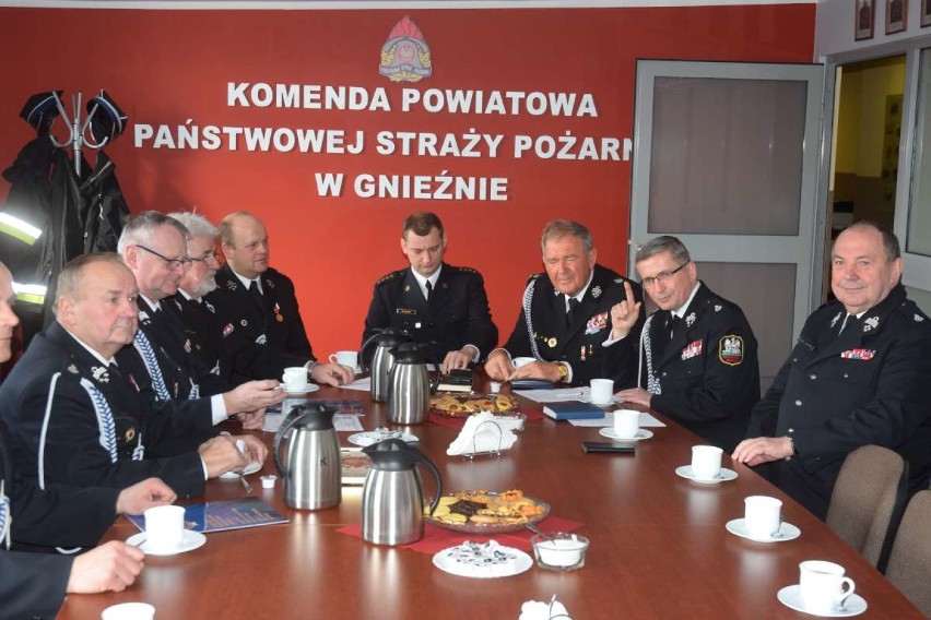 Druhowie z województwa łodzkiego przekazali ratownikom z naszego powiatu sprzęt za ponad 17 tys. zł