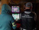 Nielegalne automaty do gier i narkotyki zabezpieczone w powiecie sztumskim. Wspólna akcja policji i KAS
