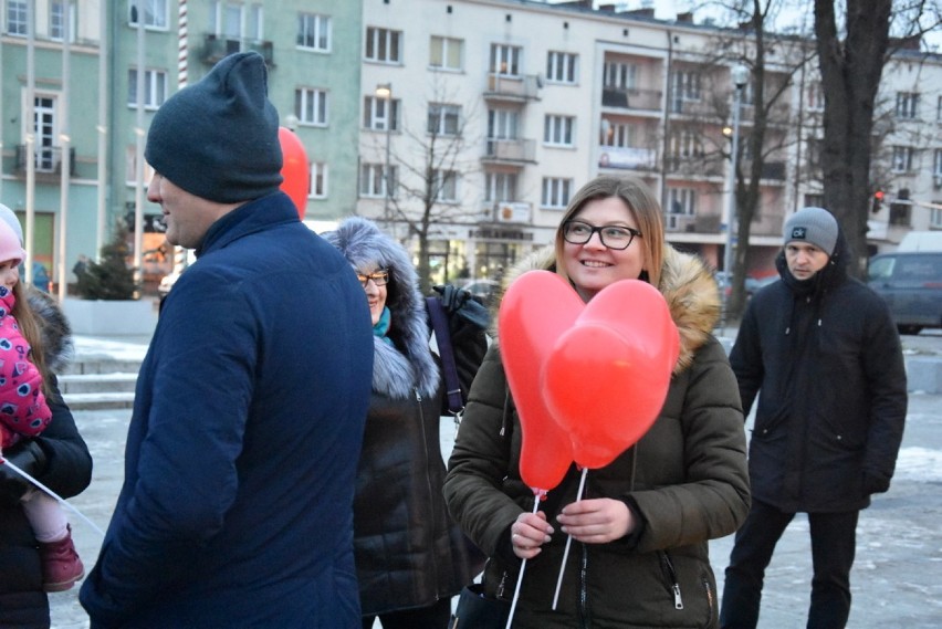 Częstochowa "Murem za Owsiakiem". Mieszkańcy dali dowody poparcia dla Wielkiej Orkiestry Świątecznej Pomocy i jej szefa ZDJĘCIA