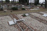 Dewastacja na cmentarzu ewangelickim w Mysłowicach. Ktoś przewrócił 30 krzyży ze zbiorowej mogiły ofiar obozu pracy