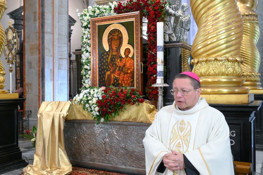 Koniec peregrynacji kopii Obrazu Matki Boskiej Jasnogórskiej „Nie żegnamy się Matko, bo za bardzo jesteś w naszych sercach” [FOTO]