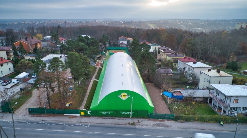 Remont kortów tenisowych w Starachowicach zakończony. Prezentują się wspaniale [ZDJĘCIA]