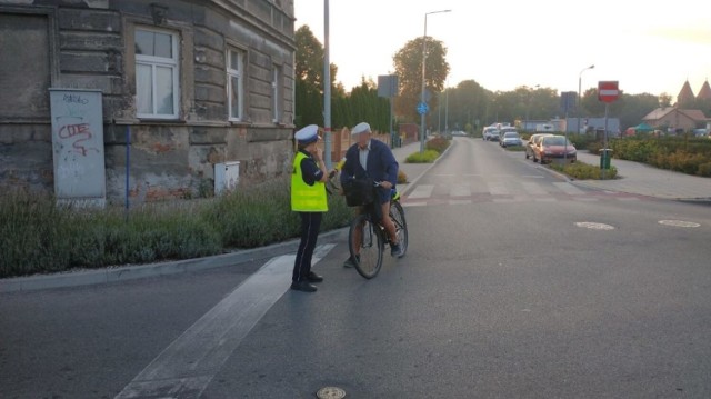 16 sierpnia w godzinach do 6 do 8 policjanci sprawdzali trzeźwość poruszających się pojazdami na drodze oraz zwracali uwagę na inne wykroczenia popełniane przez użytkowników ruchu drogowego