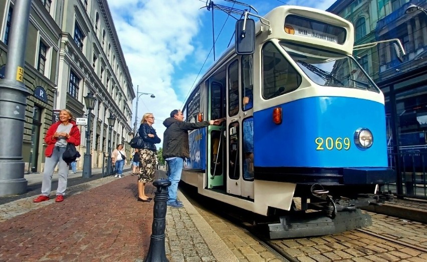 145 lat temu uruchomiono pierwszą linię tramwajową we Wrocławiu. Miłośnicy komunikacji uczcili ten dzień [ZDJĘCIA]