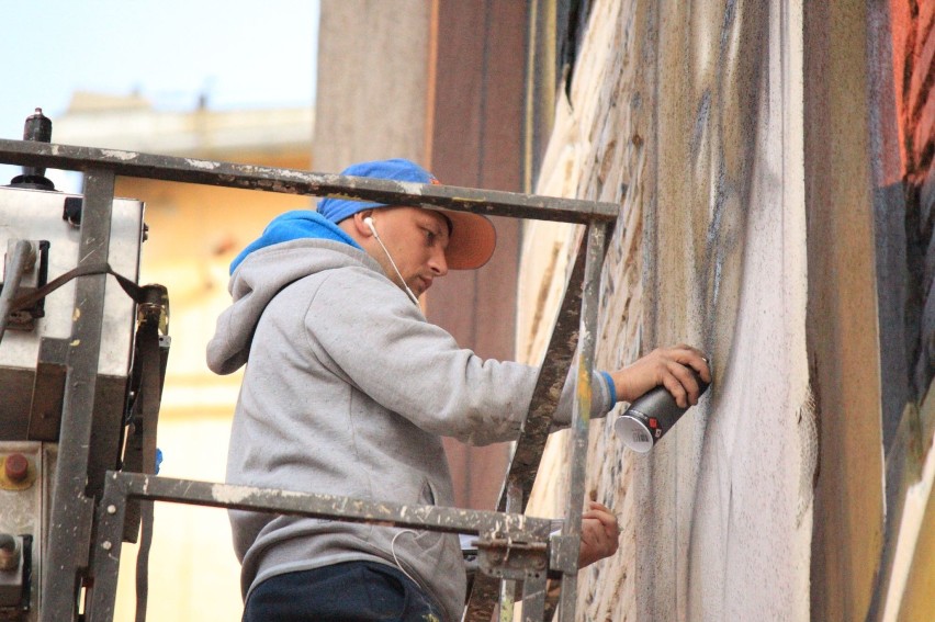 Przy ul. Pogonowskiego powstał pierwszy mural w ramach Off Galerii.