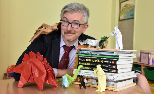 Sławomir Kozłowski - dyrektor Ogólnokształcącej Szkoły Muzycznej I stopnia w Zielonej Górze – origami fascynuje się od dziecka.