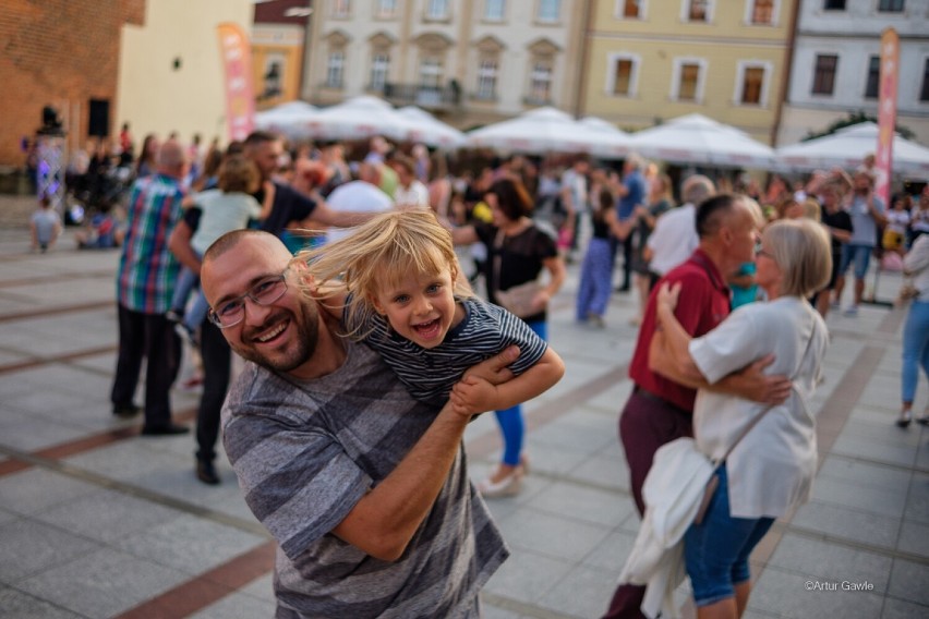 Tak bawili się tarnowianie na letniej potańcówce na Rynku