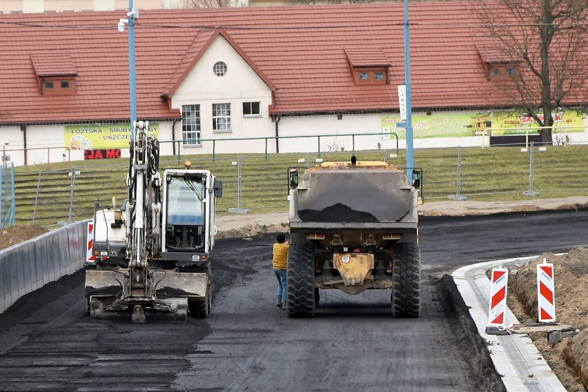 Tor żużlowy na stadionie przy ul. Bydgoskiej w Pile zmienia swoje oblicze. Zobaczcie zdjęcia