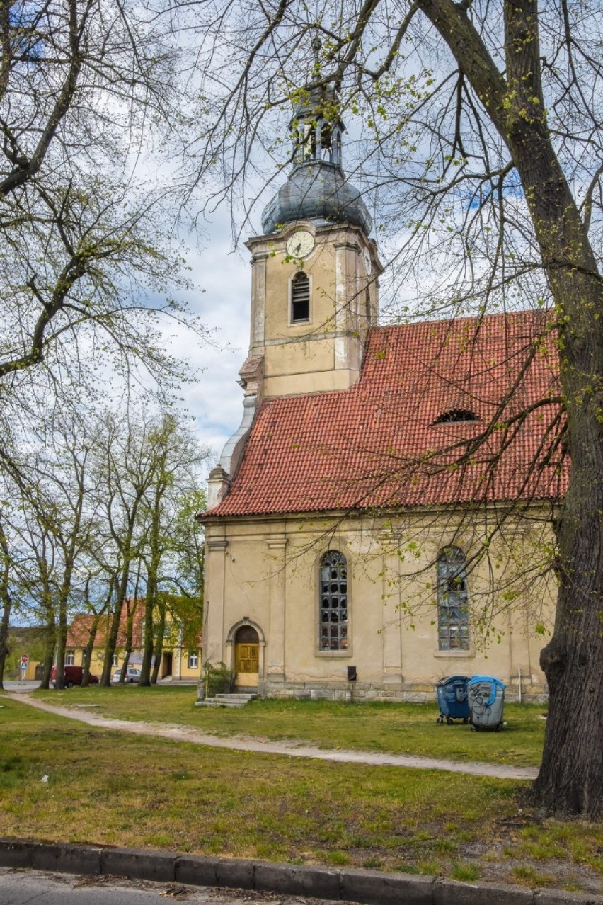 Dawny kościół ewangelicki w Obrzycku. Znasz jego historię? Zobacz jak obiekt wygląda "od środka"