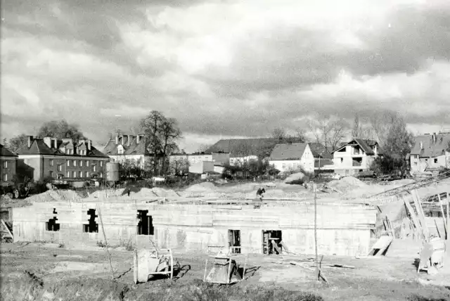 Stanisław Straszkiewicz przedstawia zdjęcia sprzed lat, wykonane w Krośnie Odrzańskim. Zobacz, jak miasto wyglądało dawniej.