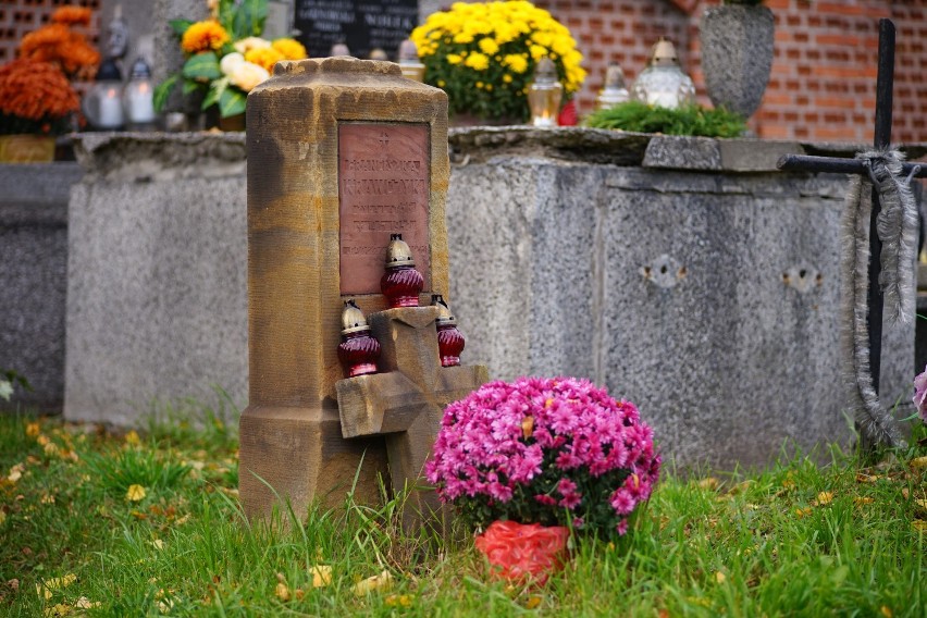 Wszystkich Świętych. Piękne, oryginalne nagrobki na Cmentarzu Pobitno w Rzeszowie. Zobacz zdjęcia!