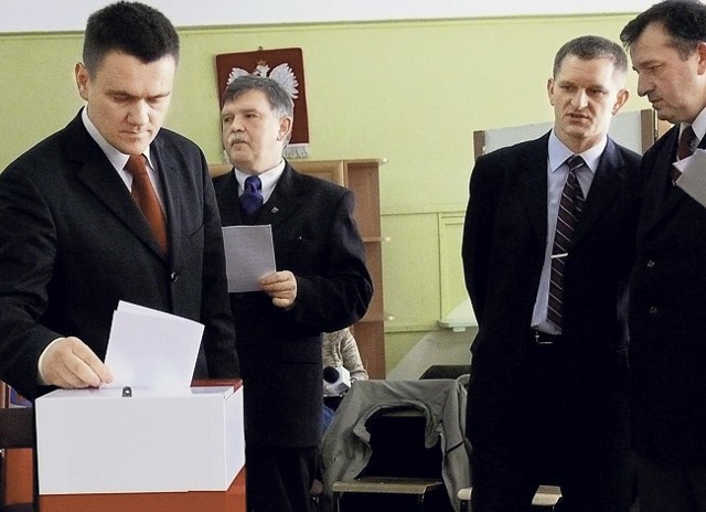 Jakub Jędrzejczak (pierwszy od lewej) nie będzie kandydował na prezydenta Radomska