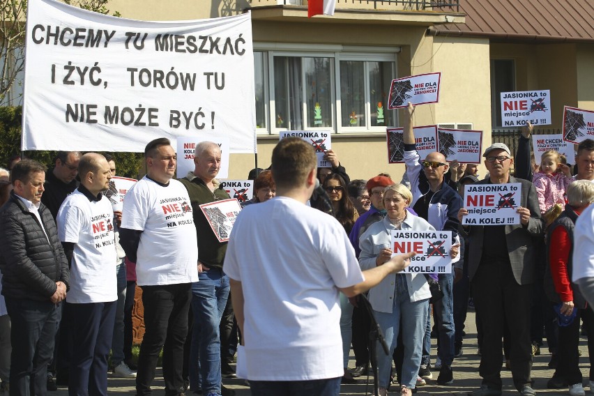 Ponad setka mieszkańców Jasionki protestowała przeciw...