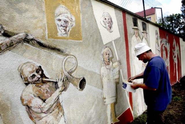 "Ulica Zygmunta” to mural, który przez trzy dni tworzył obok Teatru Kana przyjaciel Zygmunta Duczyńskiego, malarz Andrzej Boj Wojtowicz