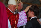 Kotlin: Biskup udzielił sakramentu bierzmowania [ZDJĘCIA]