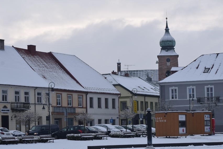 Sieradz białym puchem spowity. Zima na całego, jest biało,...