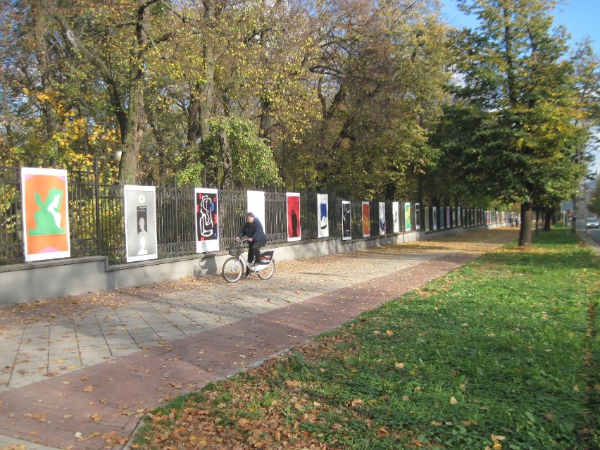 Ekspozycja plakatów Leszka Hołdanowicza w Galerii Saskiej (ZDJĘCIA)