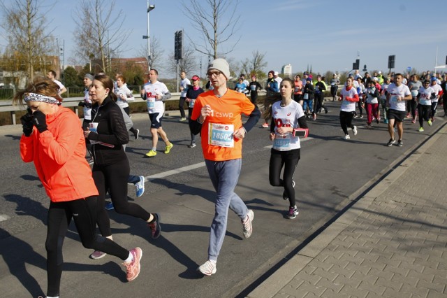 Bieg OSHEE 2019 [ZDJĘCIA uczestników cz.1]. Fotorelacja z biegu na 10 km w Warszawie