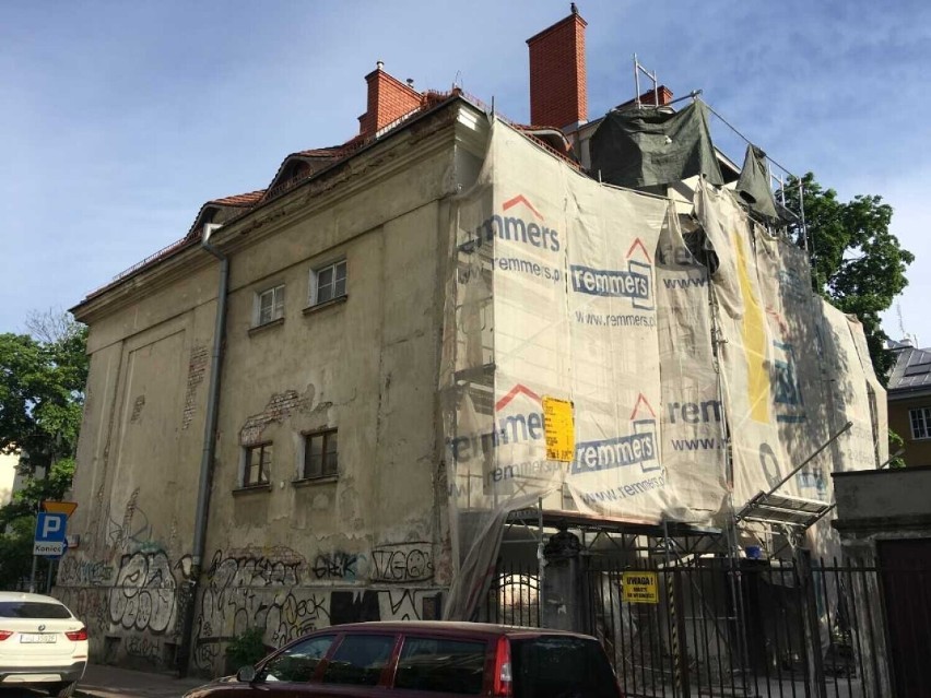 Z odrapanej ruiny w architektoniczną perełkę miasta. Tak odmienili niemal 100-letnią willę w Warszawie
