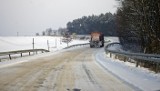 Niewielki śnieg sprawił w piątek rano duże kłopoty