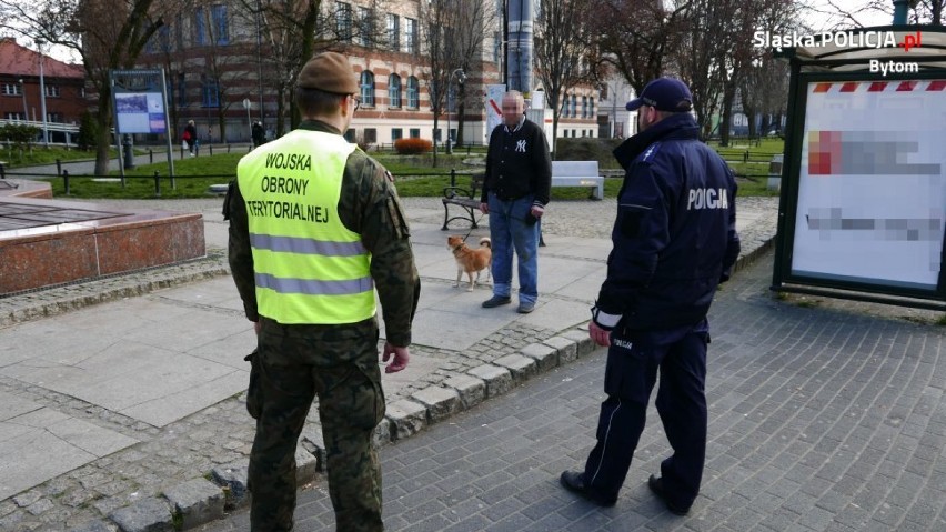 Żołnierze z policjantami na bytomskich ulicach. Kary mogą wynieść do 30 tys. zł