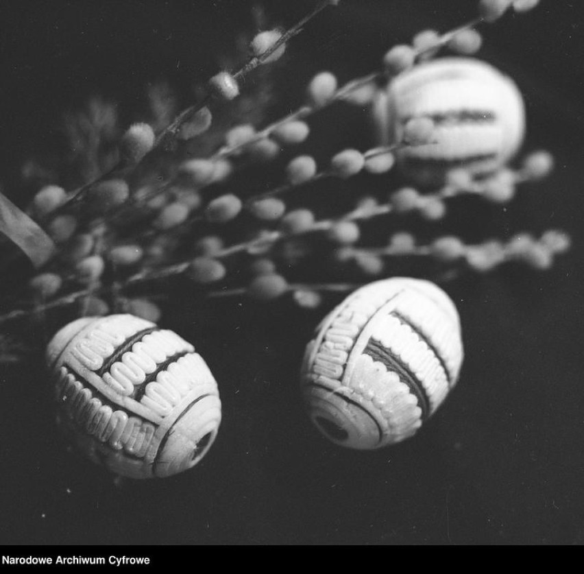 Zobacz archiwalne zdjęcia z XX - wieku ! Pisanki, bazie i koszyczki wielkanocne 