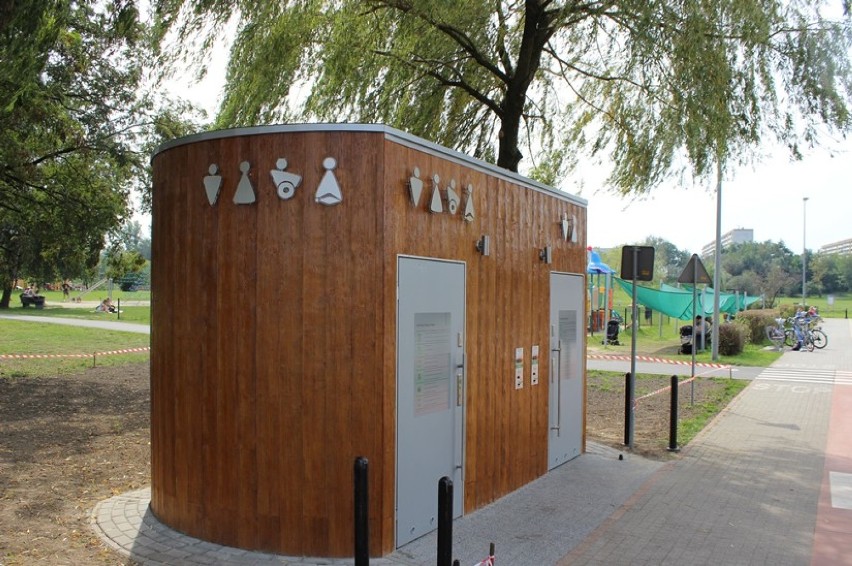 Nowe toalety znaleźć można w Parku Cegielnia i przy ul....