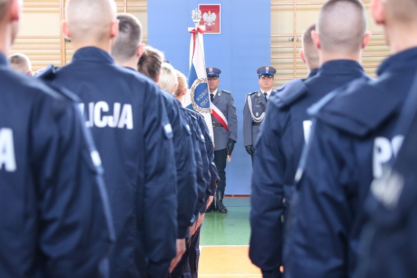 Nowo przyjęci do służby policjanci złożyli ślubowanie 