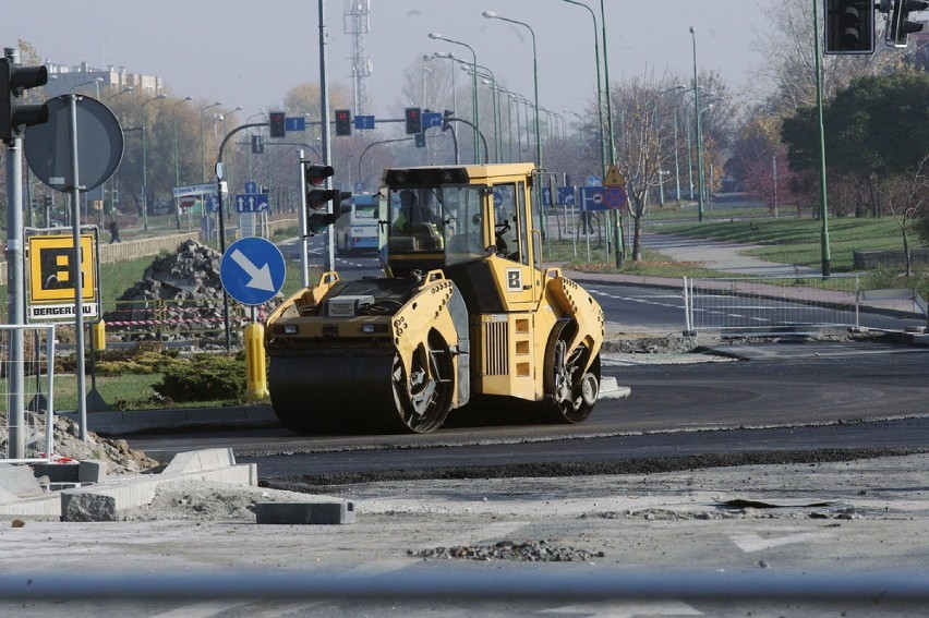 Ostatnie prace na Rondzie Niepodległości w Legnicy (ZDJECIA)