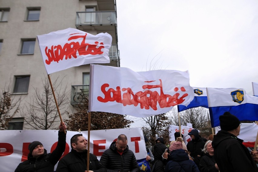 Protest przed siedzibą Wód Polskich w Poznaniu