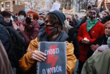 Marsz Dla Izy w Łodzi. Protest przed PiS na Piotrkowskiej! "Ani jednej więcej, jej serce też biło!"