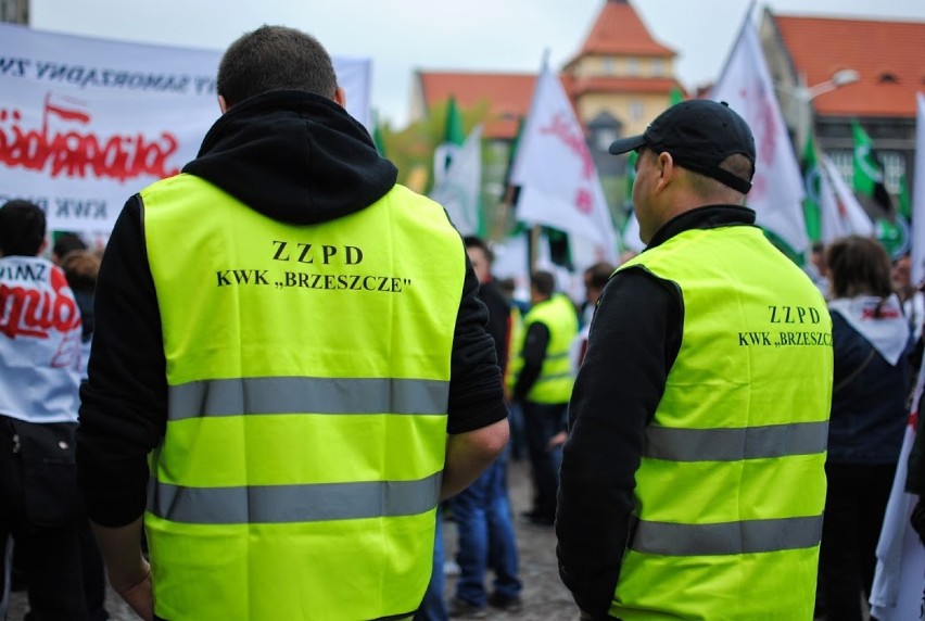 Górnicy na demonstracji w Katowicach. Pojechali bronić swoich miejsc pracy
