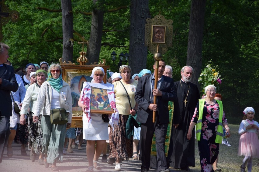 Powitanie pielgrzymów przy cerkwi w Krynoczce