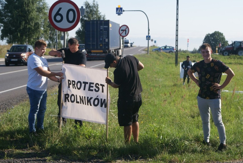 Protest rolników. Wyjechali ciągnikami na trasę Kalisz -...