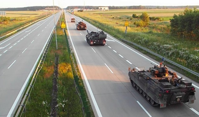 Trwają ćwiczenia NATO na terenie woj. śląskiego

Zobacz kolejne zdjęcia. Przesuwaj zdjęcia w prawo - naciśnij strzałkę lub przycisk NASTĘPNE